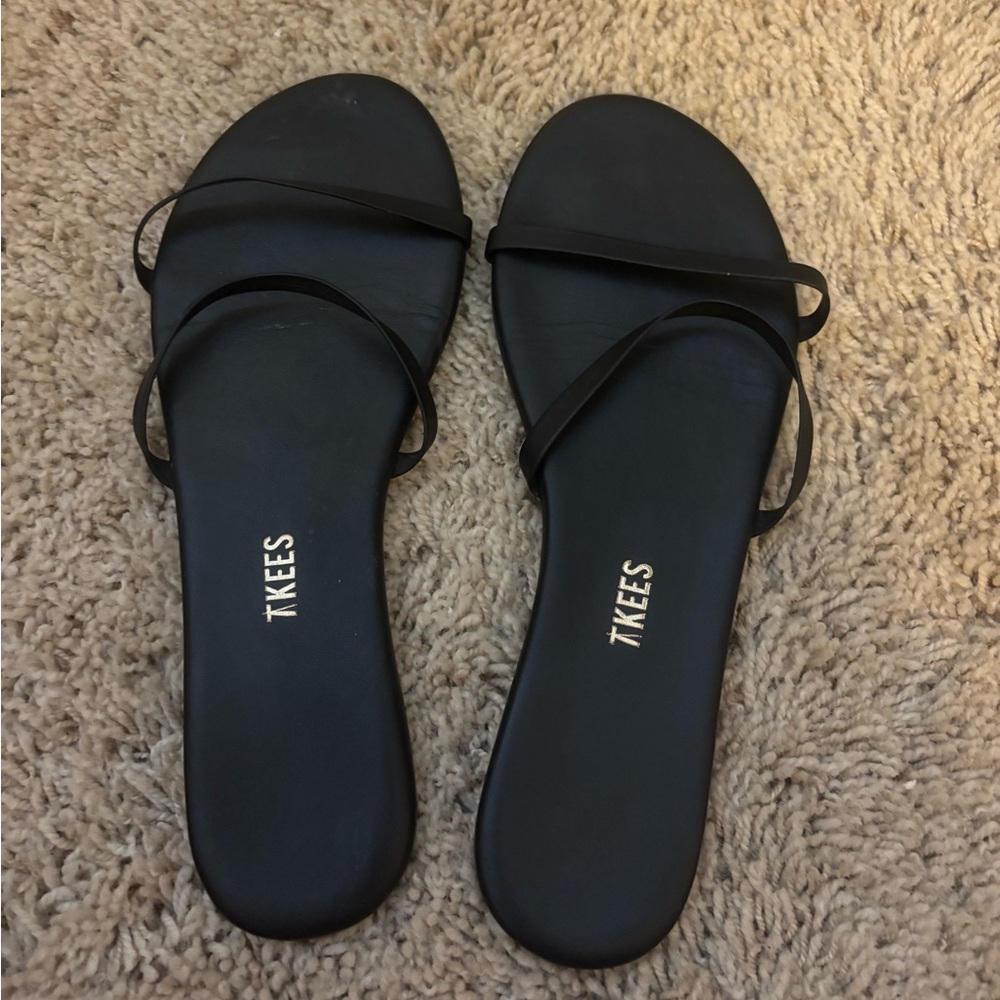 TKEES Black Minimalist Strappy Sandals